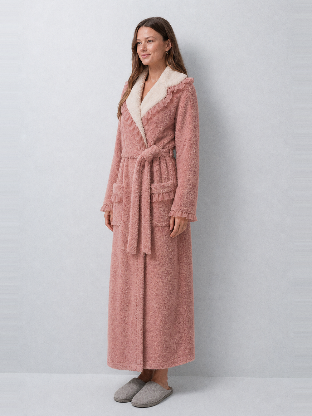 Robe de chambre rose – longueur portée de profil