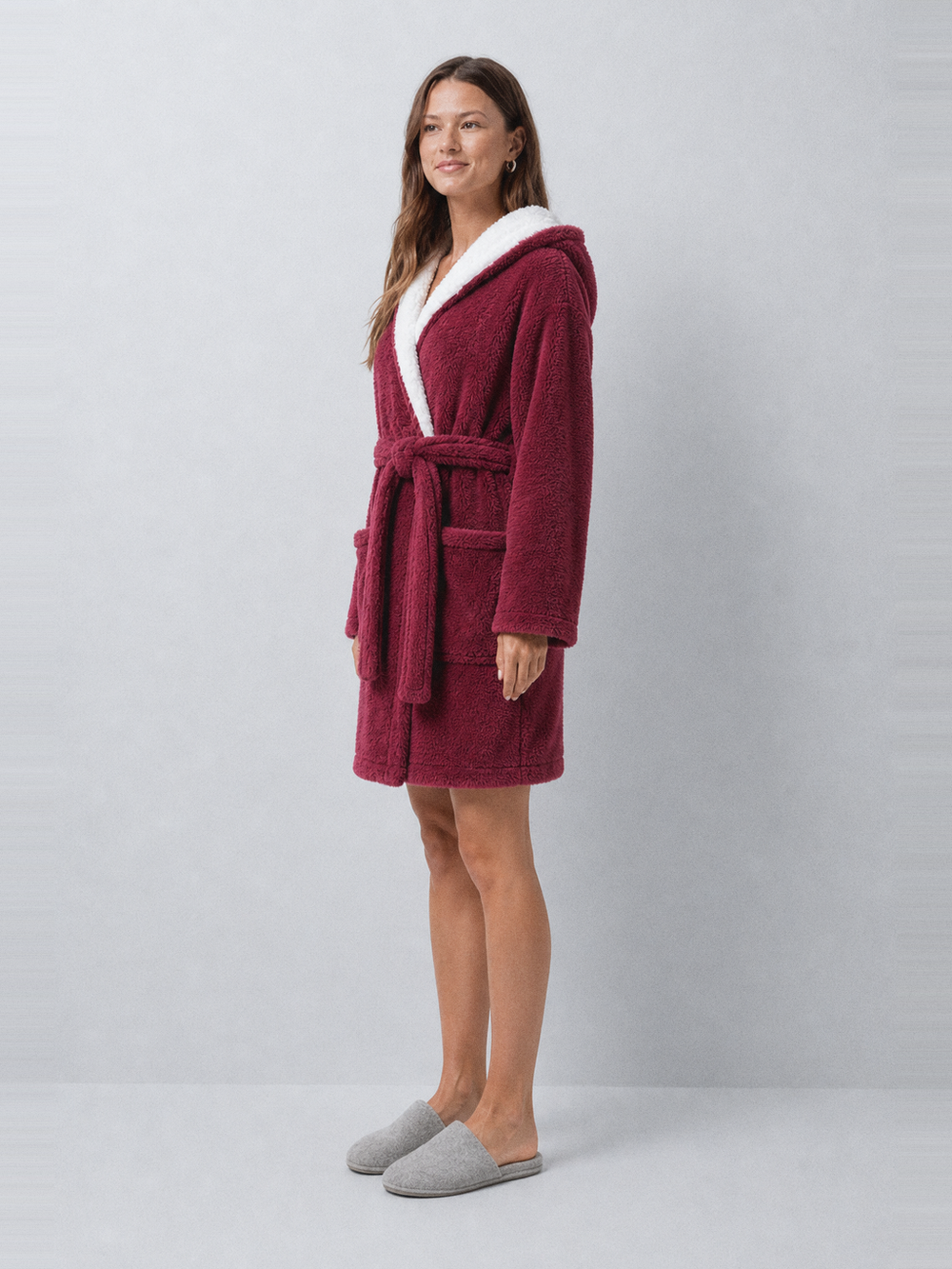 Robe de chambre rouge femme – longueur portée de profil