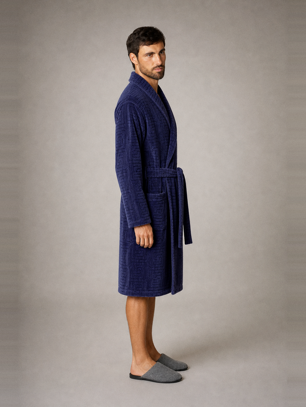 Robe de chambre velours homme bleu nuit – longueur portée de profil